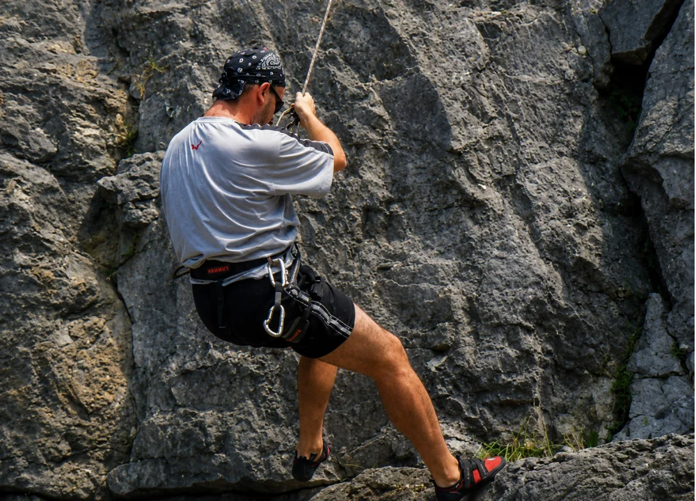 Arrampicata in falesia con guida alpina: corso base su roccia