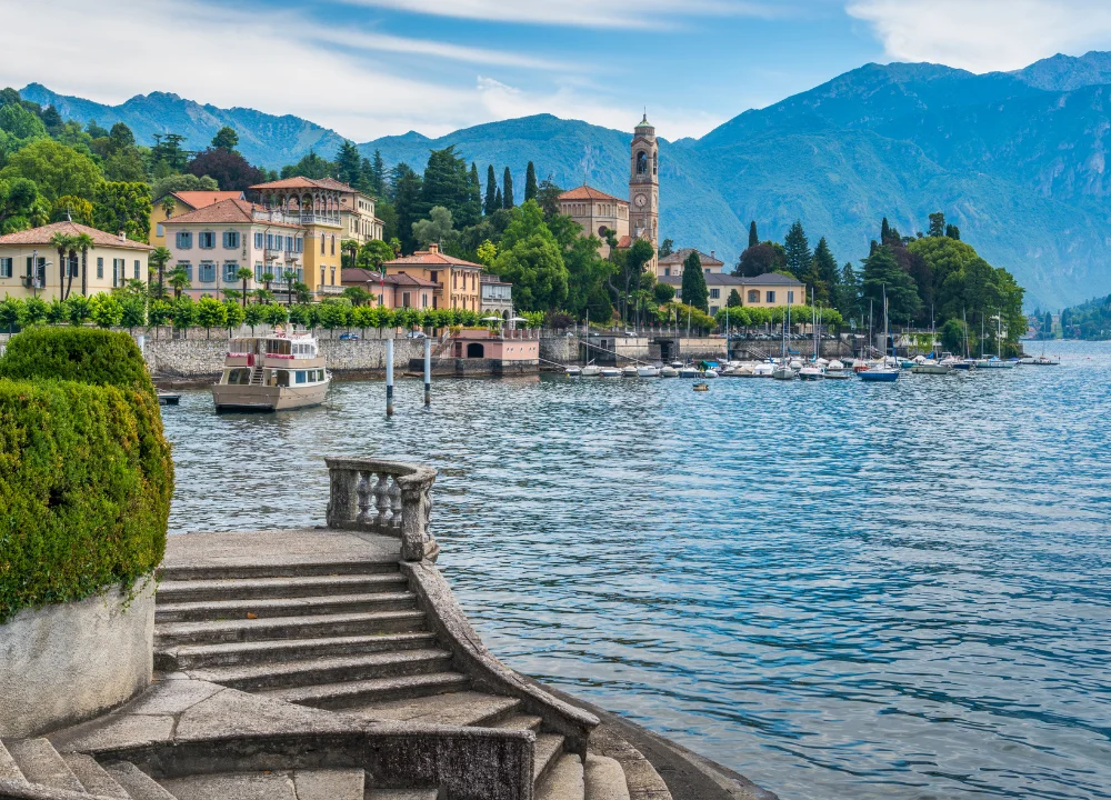 Esperienza al tramonto a Varenna: tour in barca sul Lago di Como